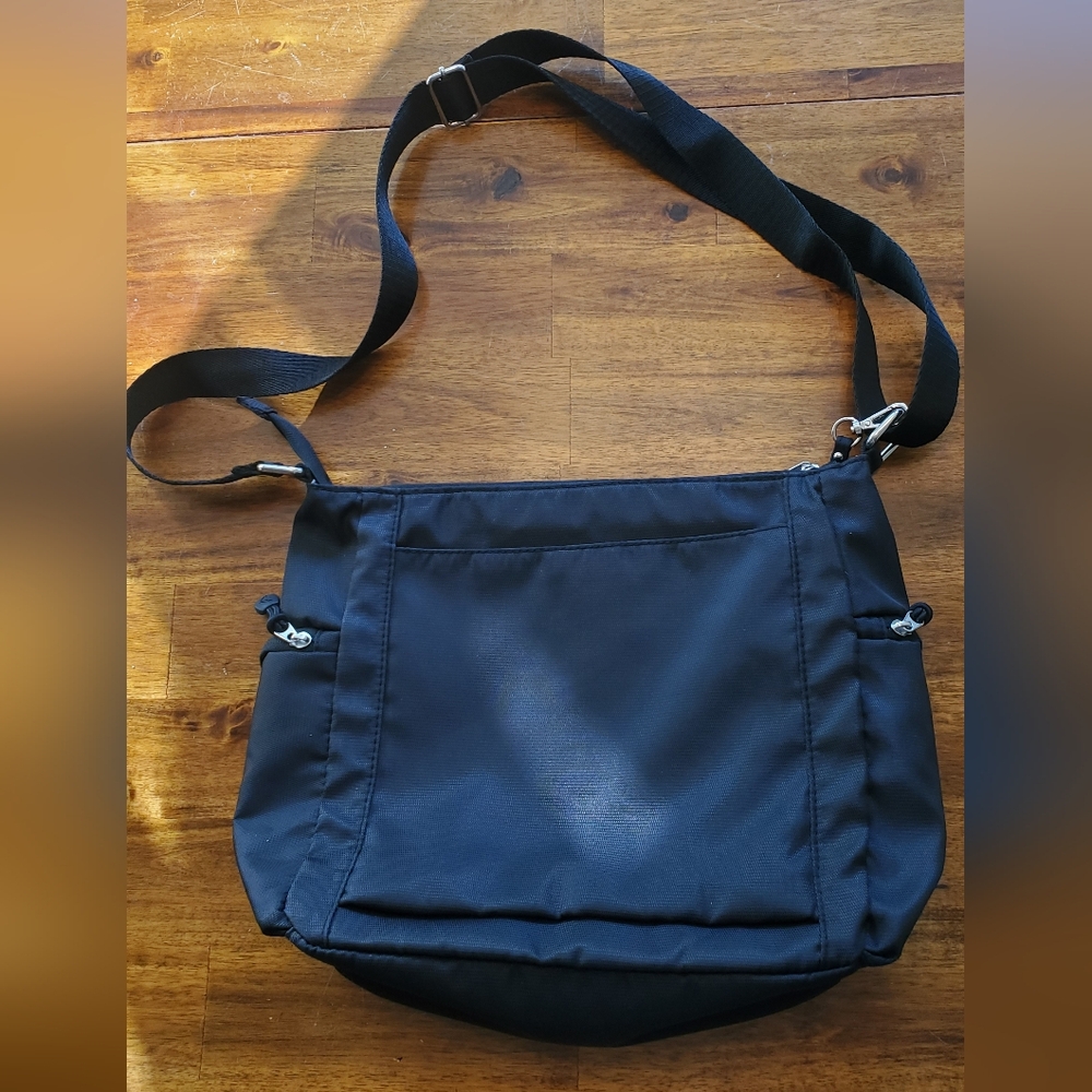 ETA Black Travel Bag - Crossbody - Unisex - Picture 5 of 15